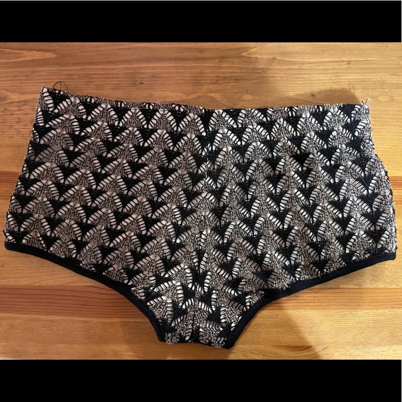 Evil Twin crochet woven shorts, size xs - Picture 2 of 3